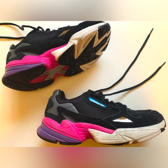 Women’s size 6 Adidas Falcon - Picture 1 of 5